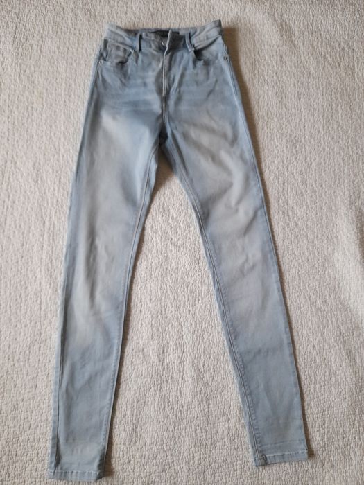 Roupa senhora em bom estado