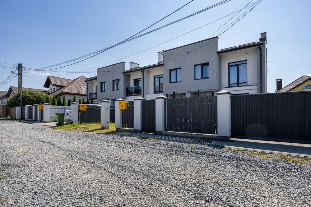 Продаж котеджу з розпочатим ремонтом в Рудне