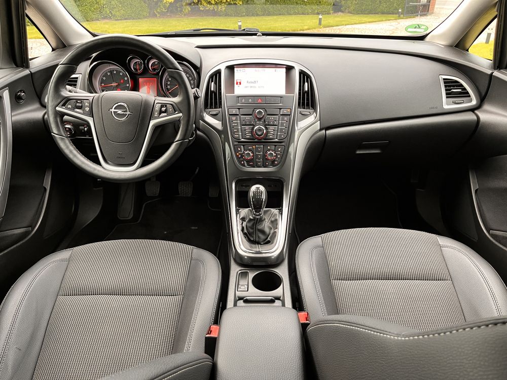 Opel Astra J Cosmo 2013 Lift 1.4T 140km/138tys.km/pdc/tempomat/full