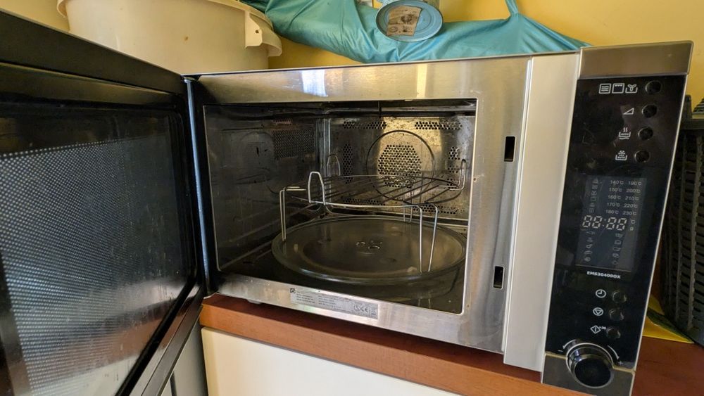 Kuchenka mikrofalowa Whirlpool EMS304000X