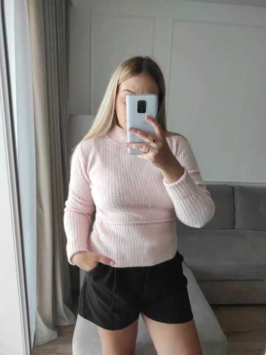 Pudrowy sweter z półgolfem jesienny 90% agora wool ull R. Lezzio S