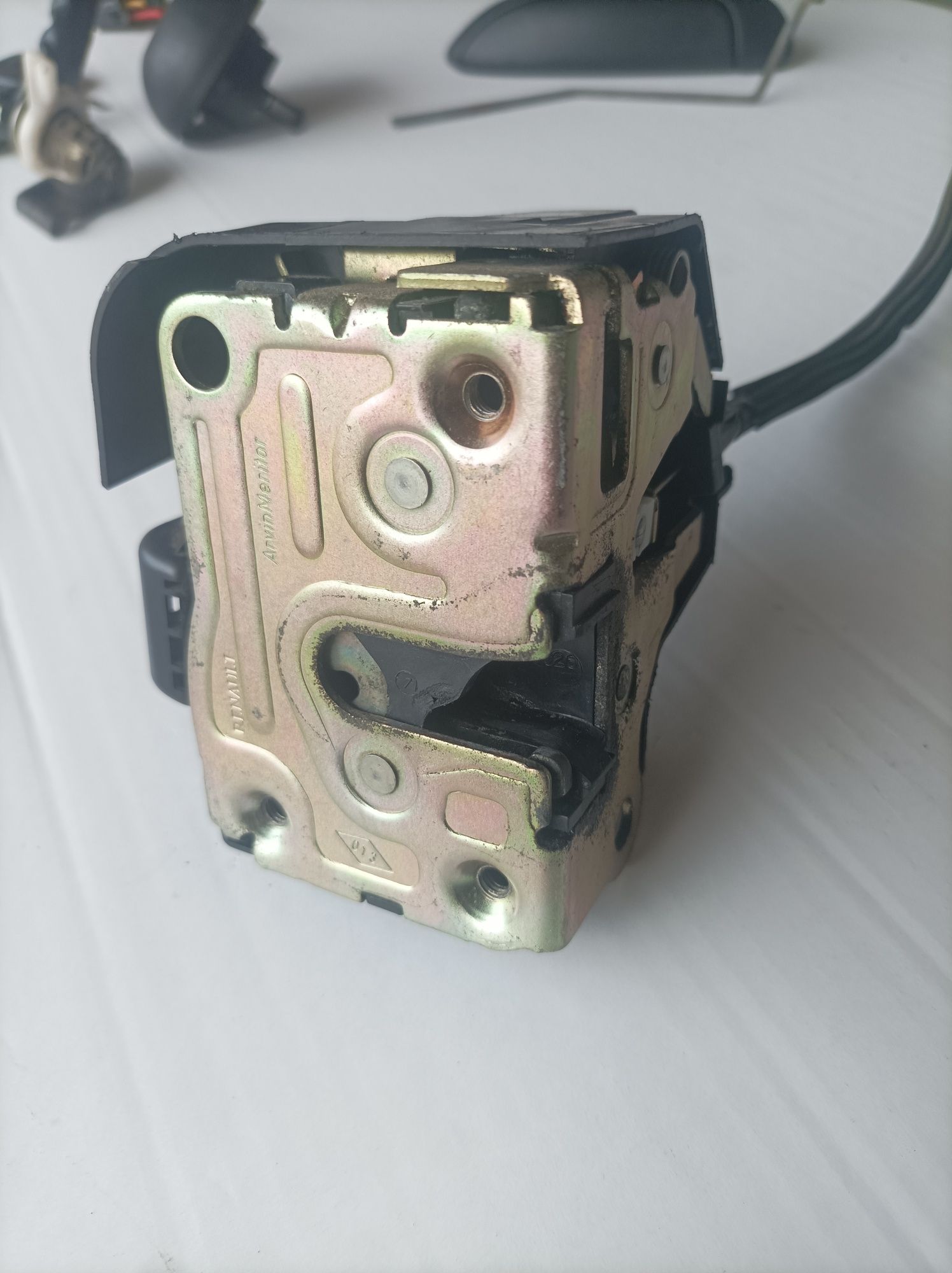 Fechadura condutor Renault Clio 2