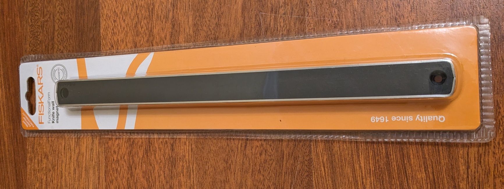 Магнітний тримач для ножів Fiskars Functional Form, 32 см. Оригінал.