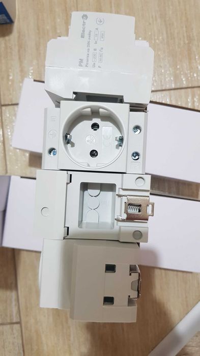 Розетка  с заземлением на DIN-рейку