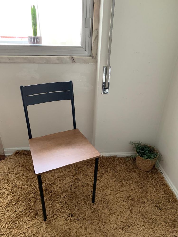Cadeira do ikea “SANDSBERG”, em estado novo