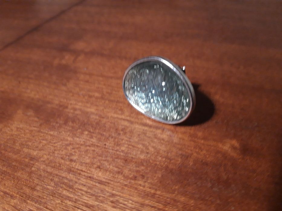 Anel grande ajustável com pedra azul da Bijou Brigitte