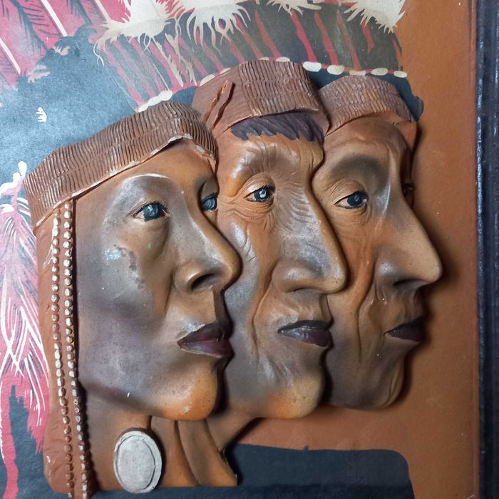 Quadro em relevo em madeira