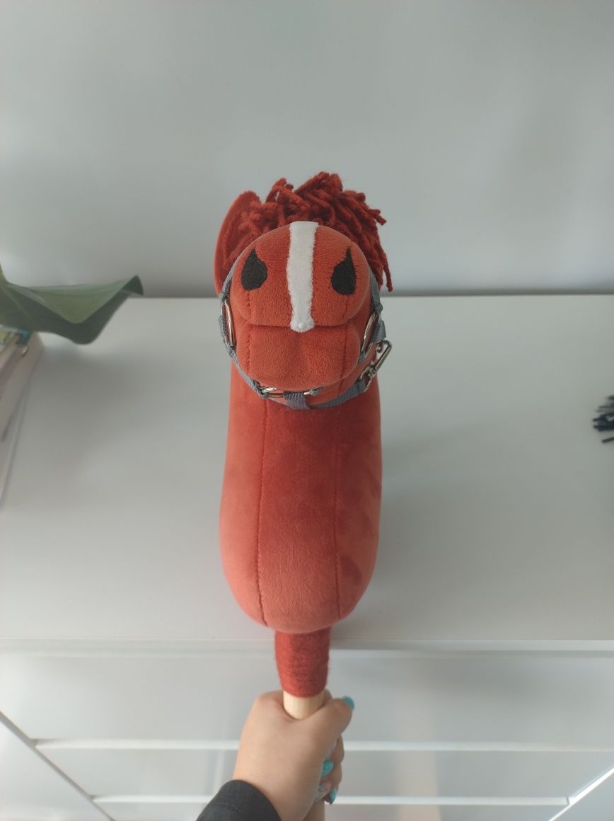 Hobby Horse Rudy Z Białą Odmianą Na Pysku+ akcesoria