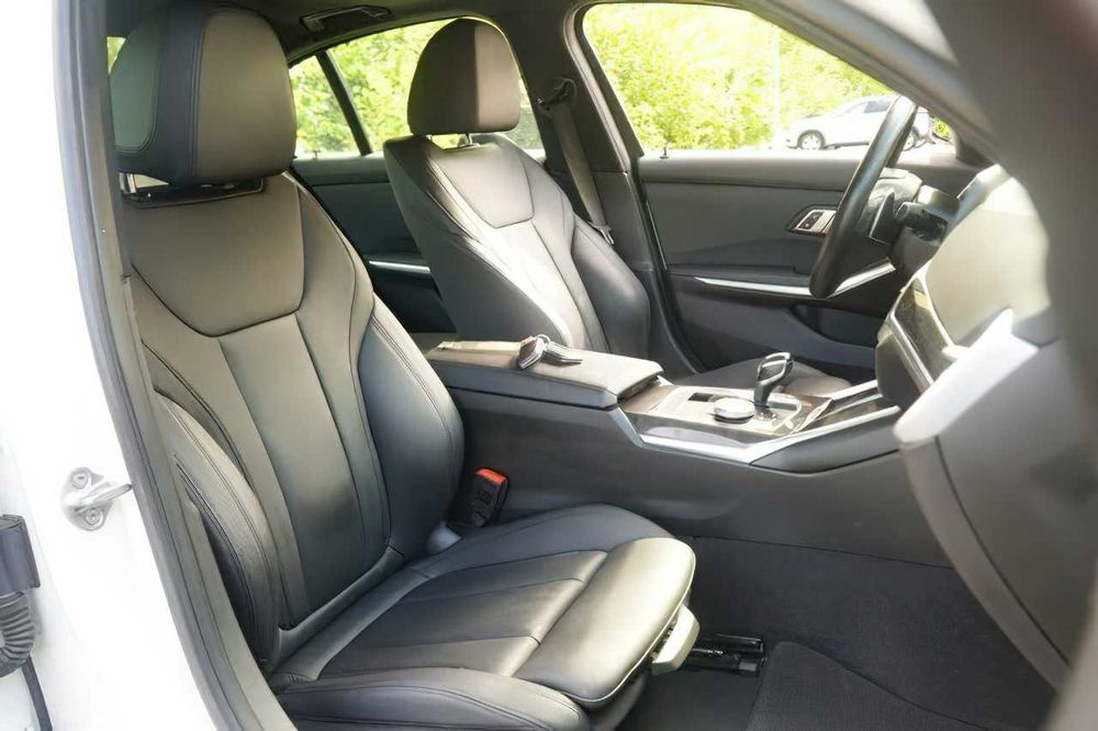 BMW 3 Series 330i xDrive      2020