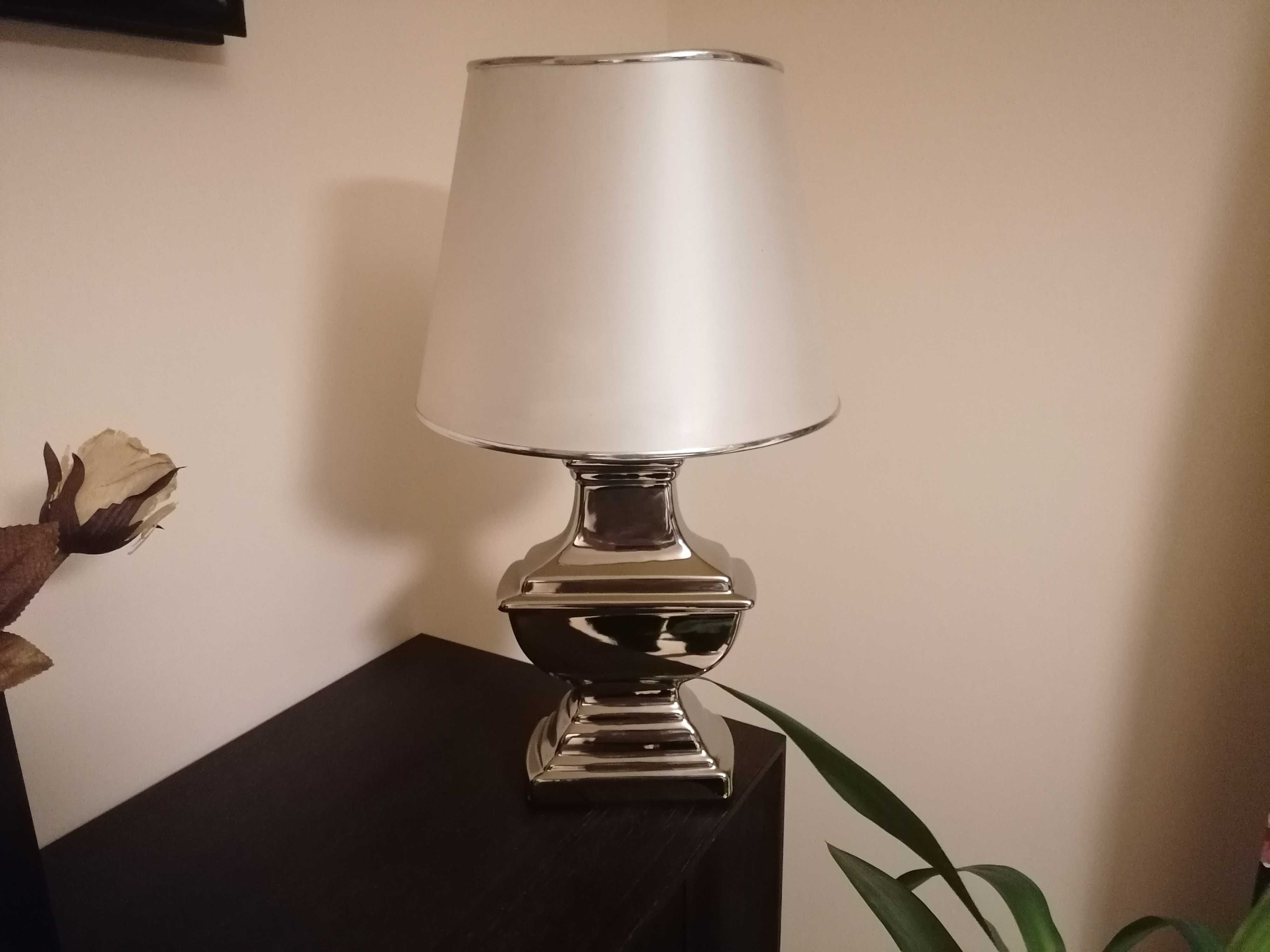 Lampa stołowa w stylu glamour