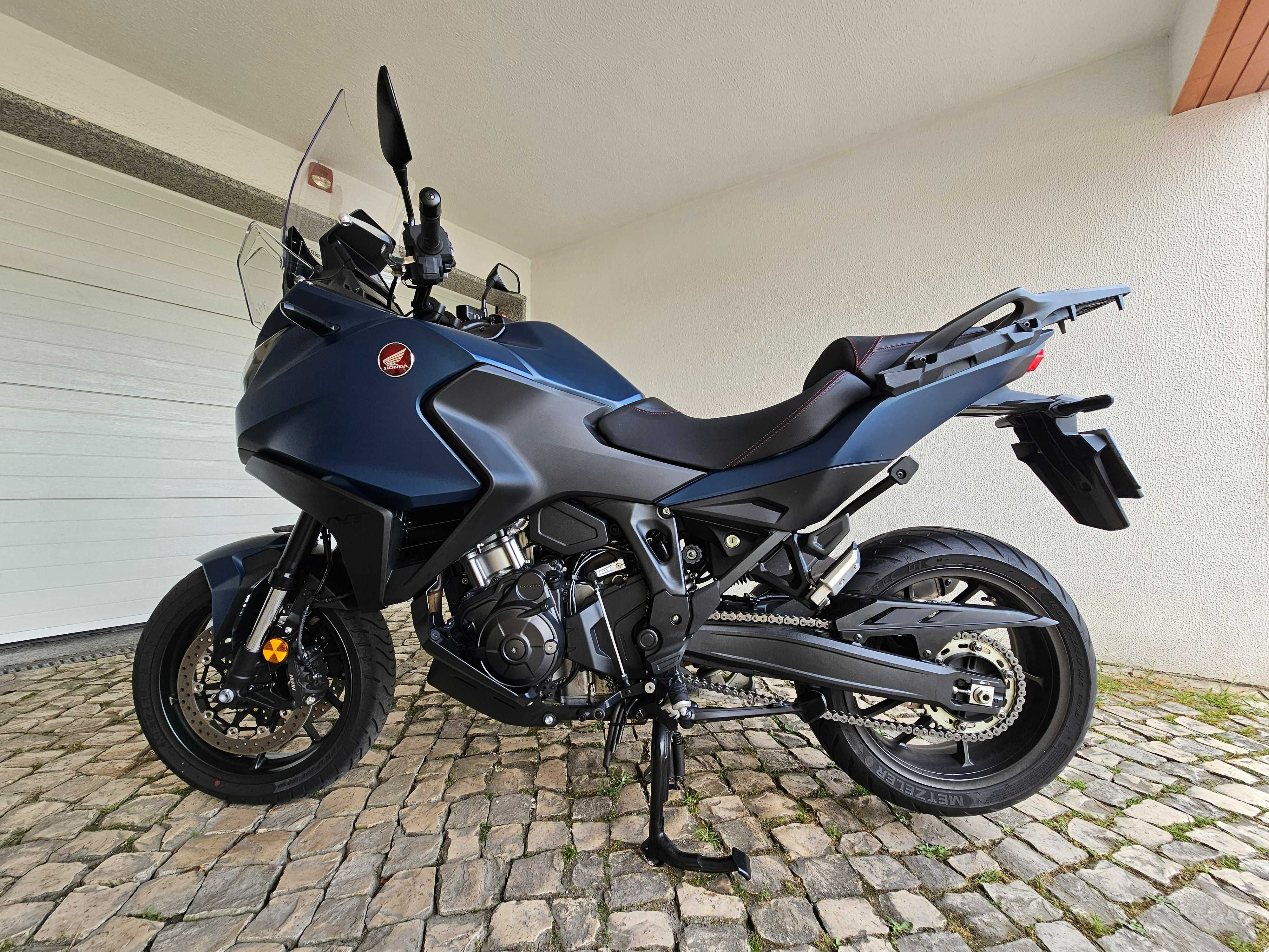 Honda NT 1100 com 11.411 kms de 2024 com garantia até Outubro de 2027