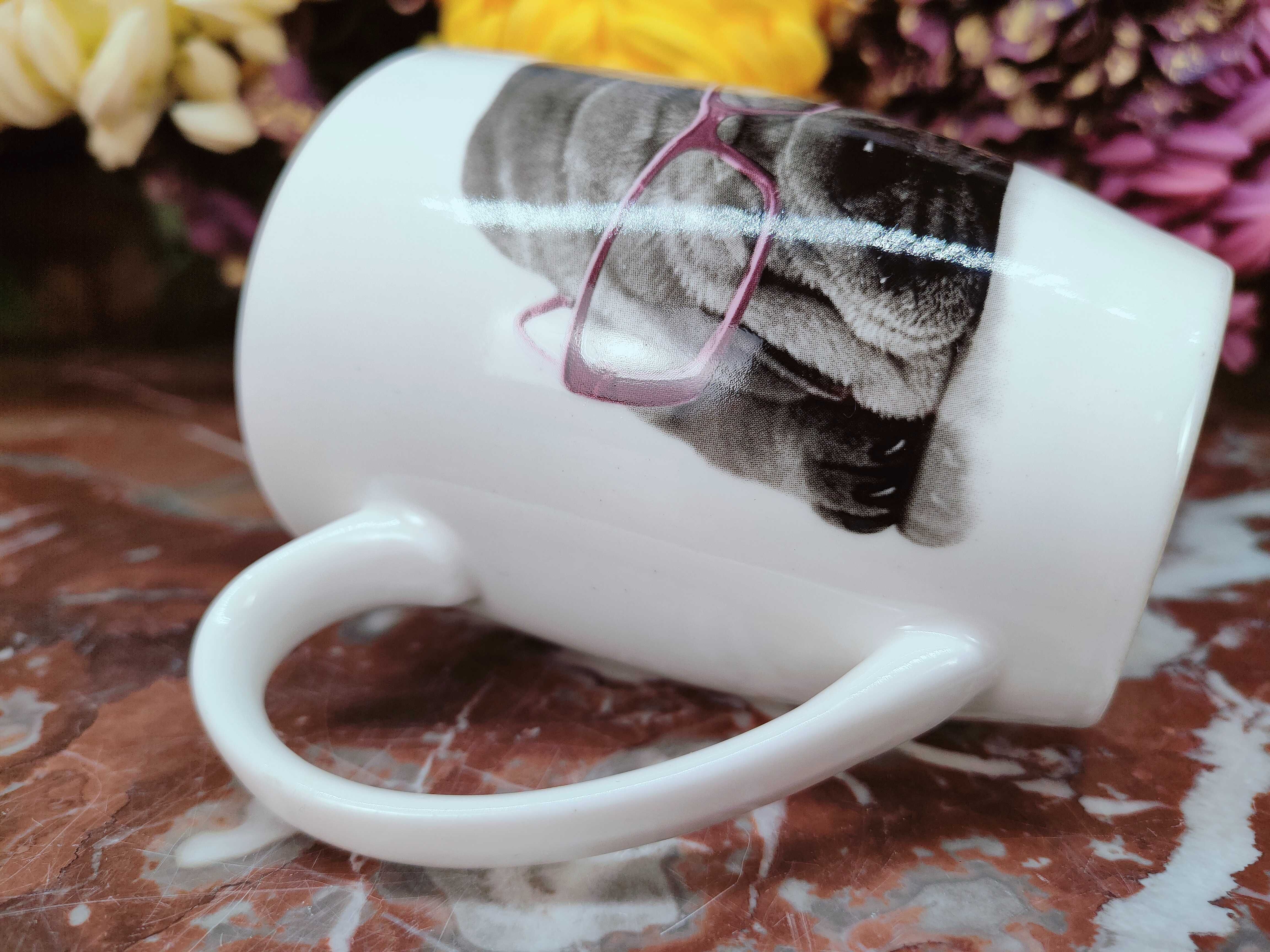 Porcelanowy kubek z psem w okularach - 400 ml