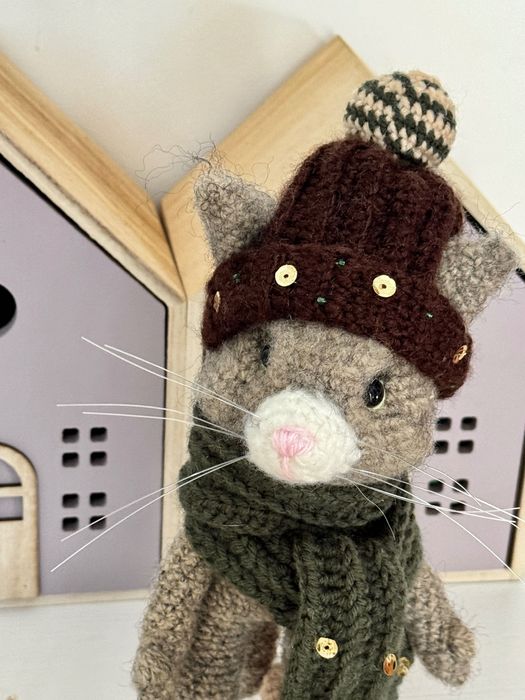 Kotek na szydełku, zimowy kotek, rękodzieło, prezent handmade