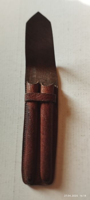Etui ze skóry na dlugopis i pióro z czasów PRL.