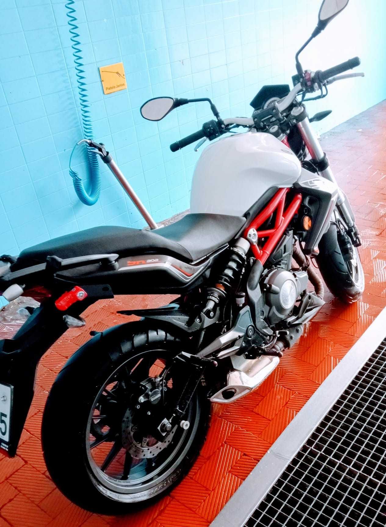 Mota Benelli 302S