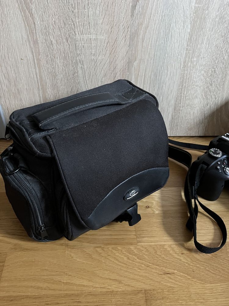 Nikon D3300 z obiektywem i torbą