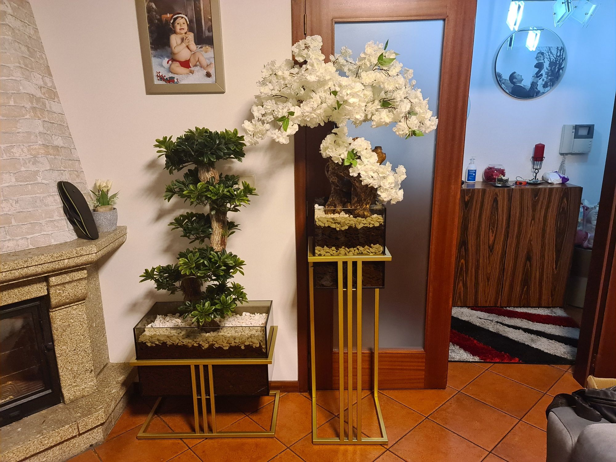 Vendo floreiras e plantas e cabides