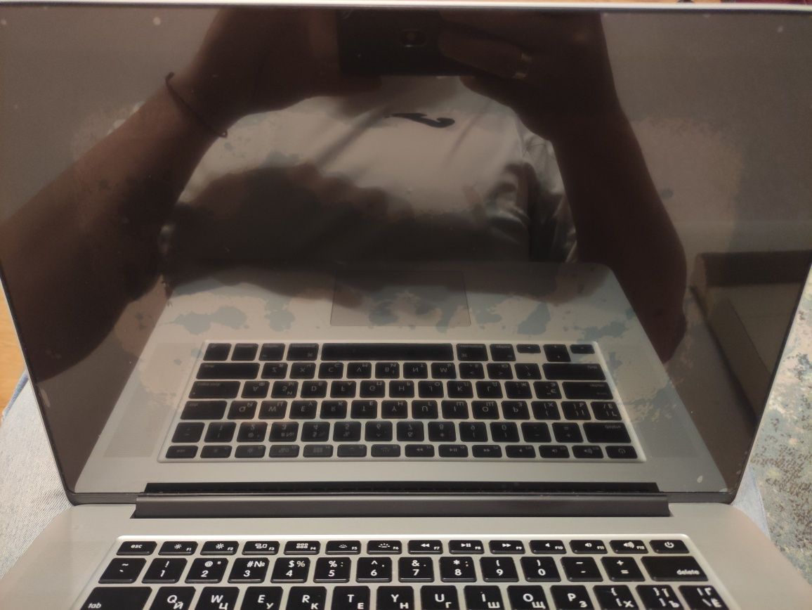 Aple macbook pro retina 2015 i7 16gb 256gb