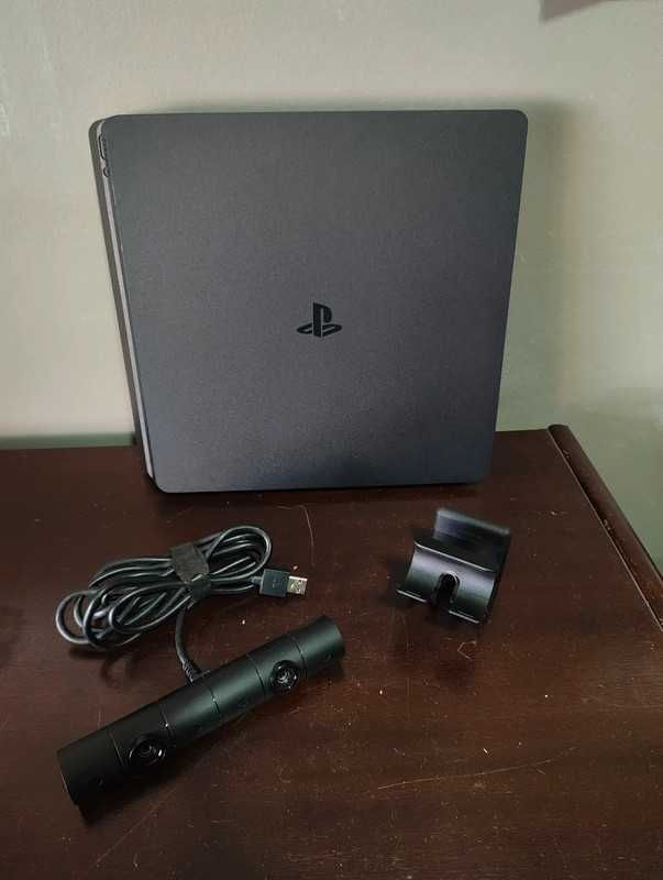 Playstation 4 (PS4) (1TB), como seminova (c/câmara, comandos e jogos)