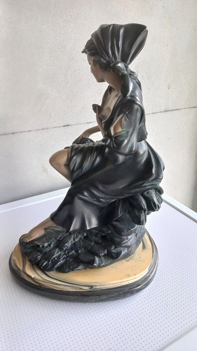 Estátua em porcelana