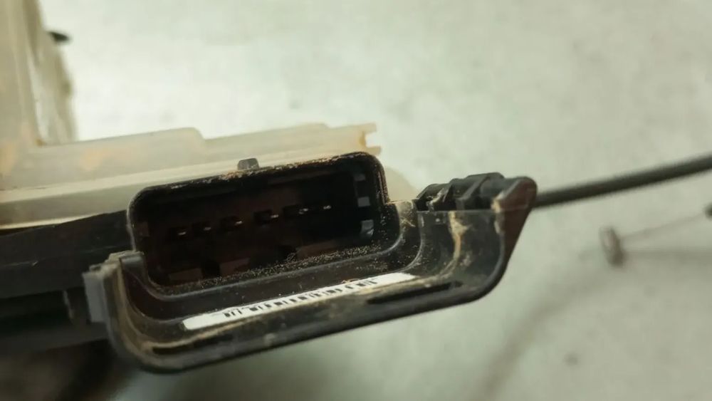 Fechadura / fecho porta trás direito PEUGEOT 3008 II (M_)