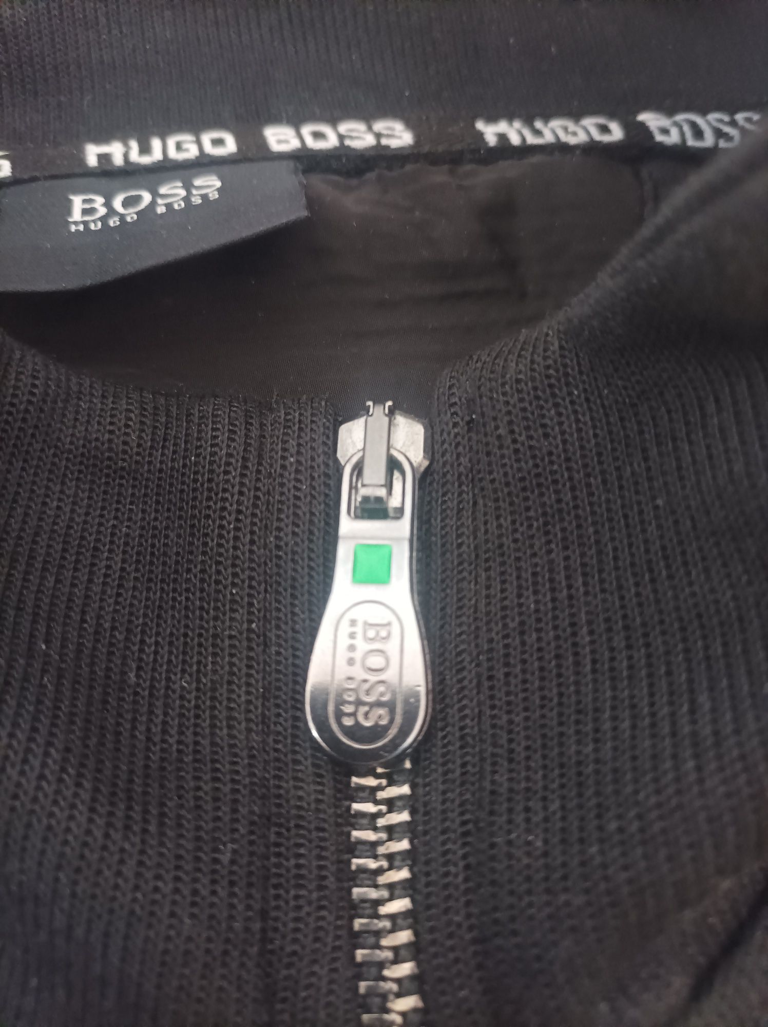 Sprzedam bluzę kurtkęHUGO  BOSS