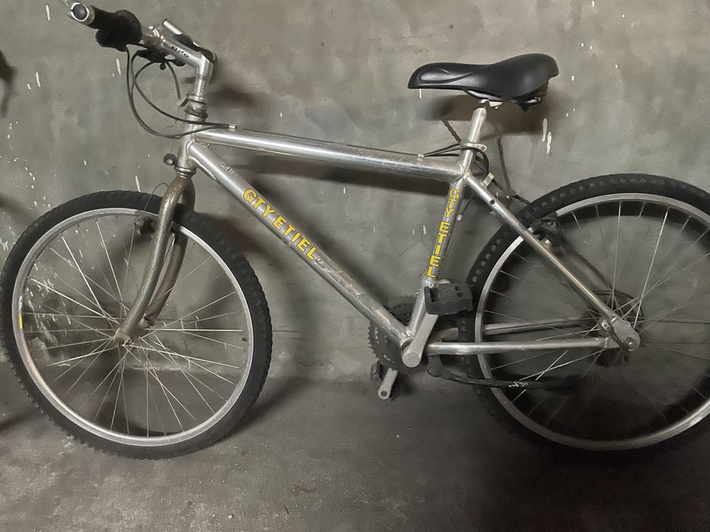 Vendo Duas Bicicletas