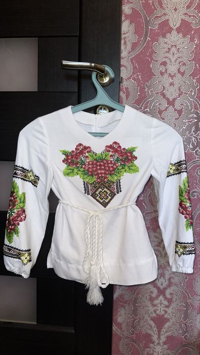 Вишиванка вишита бісером