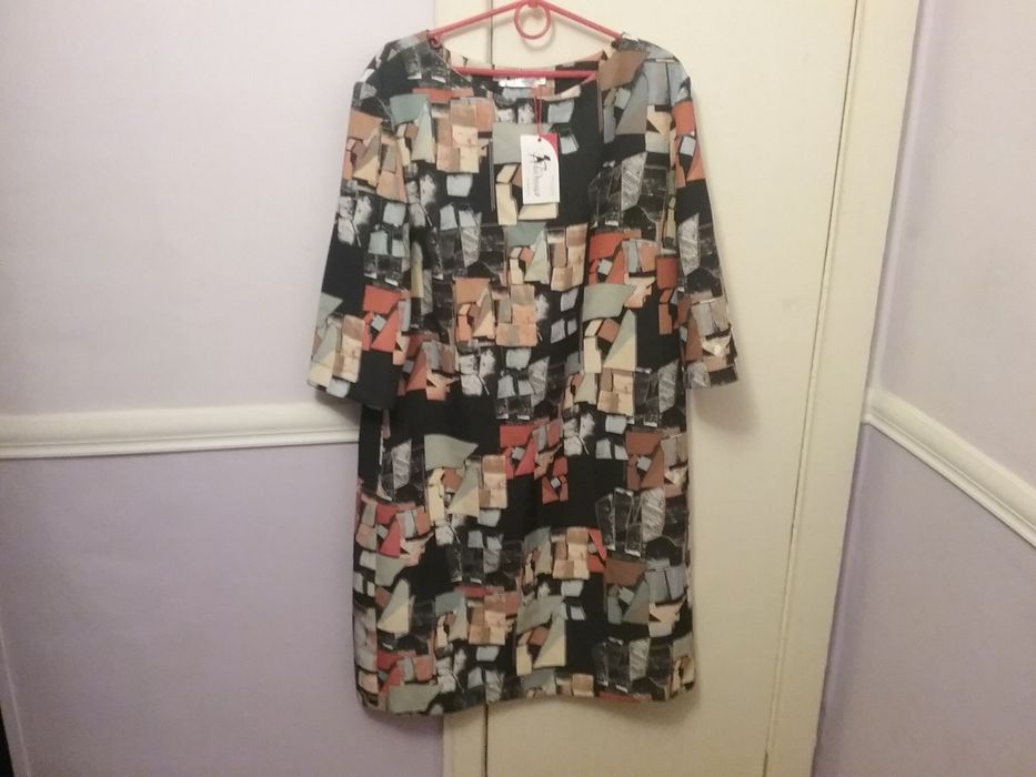 Сукні жіночі б/в і нові.