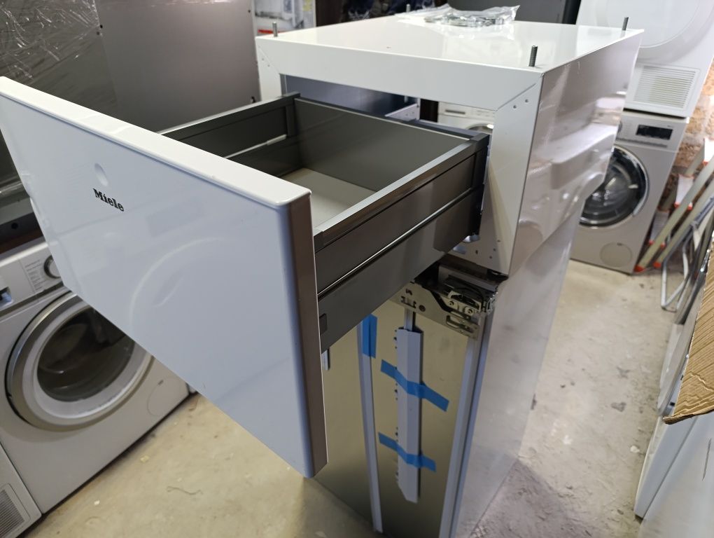 Цоколь зі скриньою (35 см) Miele WTS 510