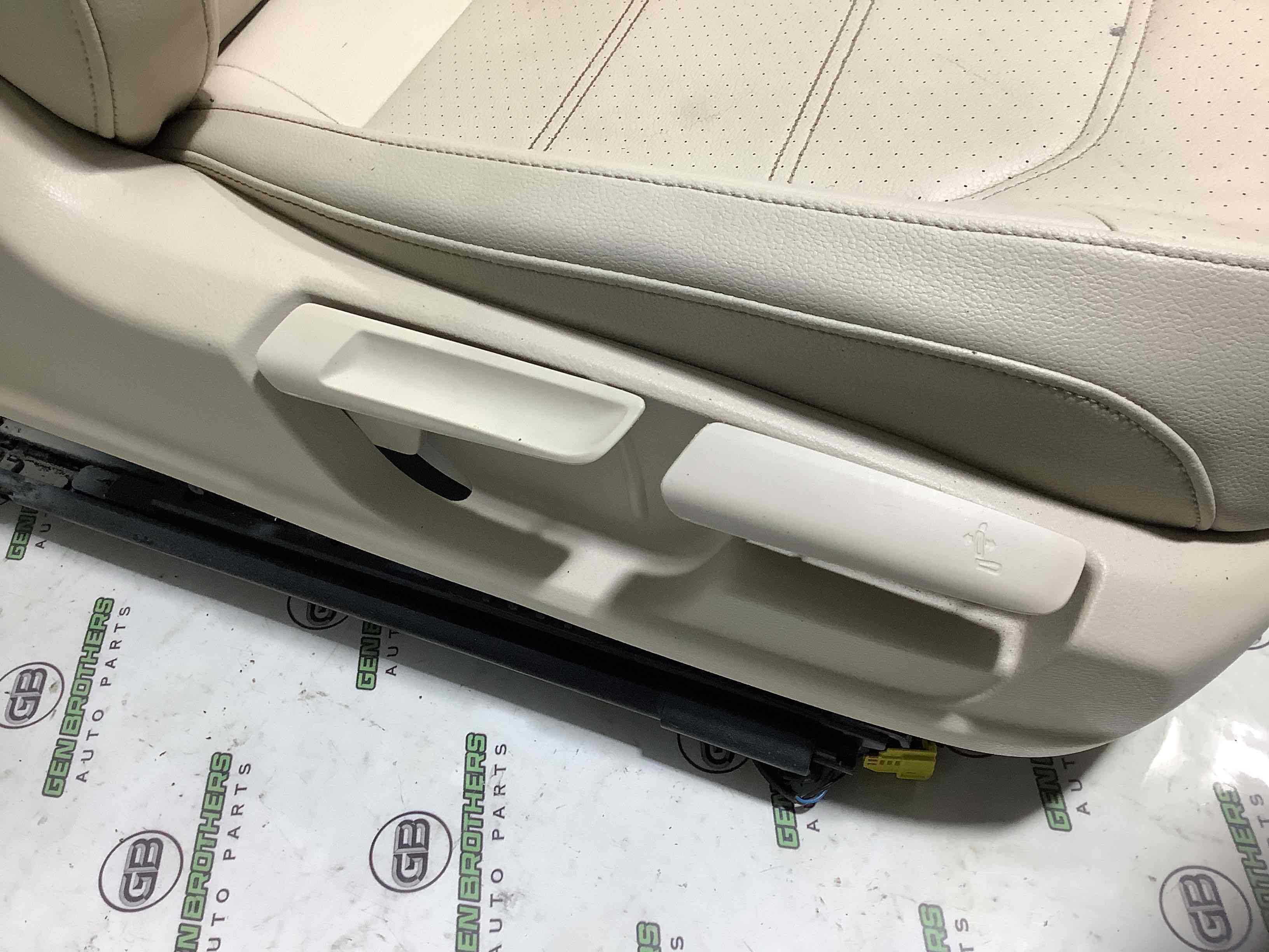 Салон (комплект сидений) Volkswagen Passat B7 USA. під ремонт