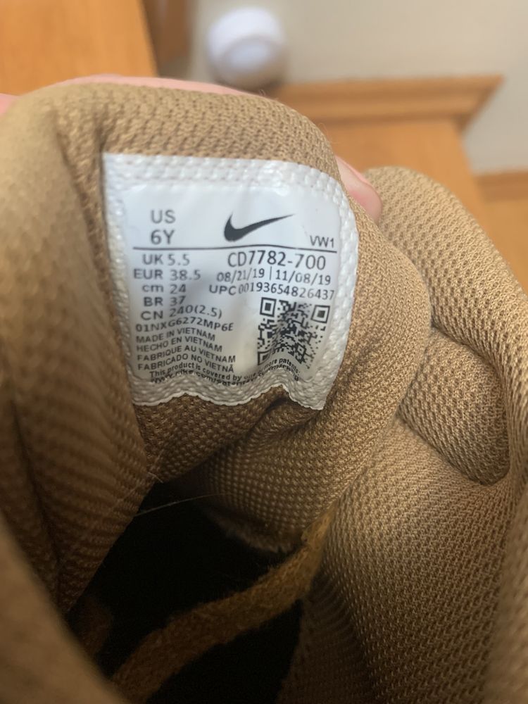 Buty jesienno - zimowe Nike. Rozmiar 38.5.