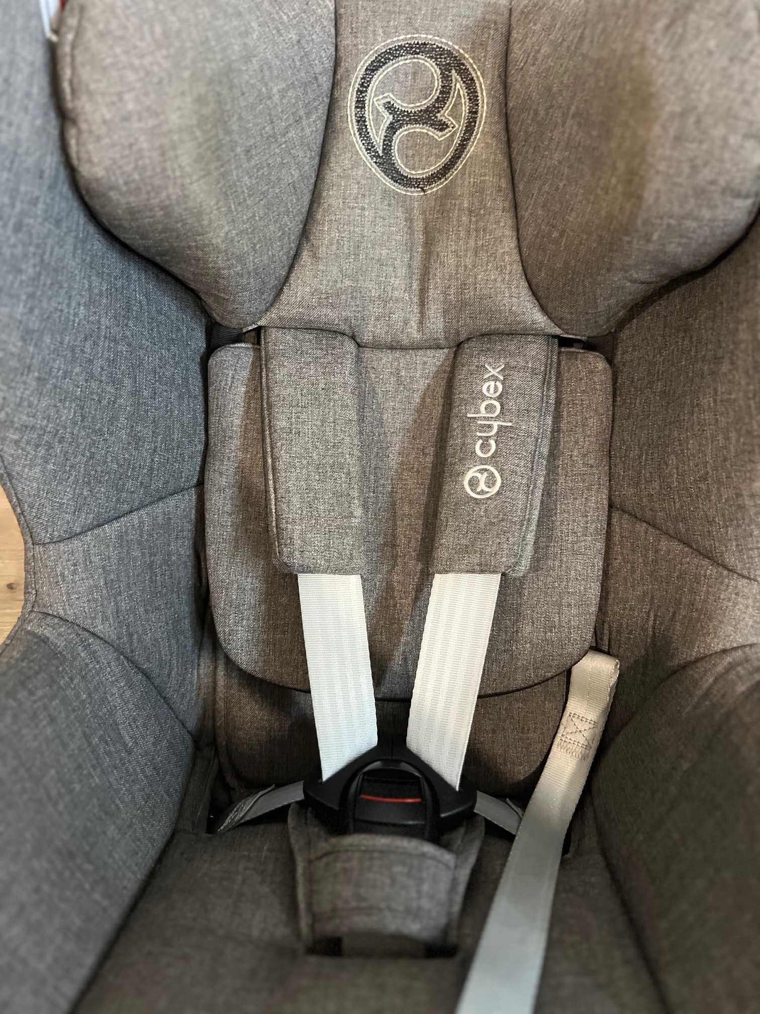 Fotelik Cybex Platinum Sirona Zi‑Size Plus + baza Z-fix Manhattan Grey