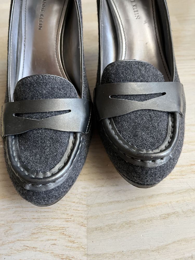 Жіночі туфлі сіро кольору 38 розмір