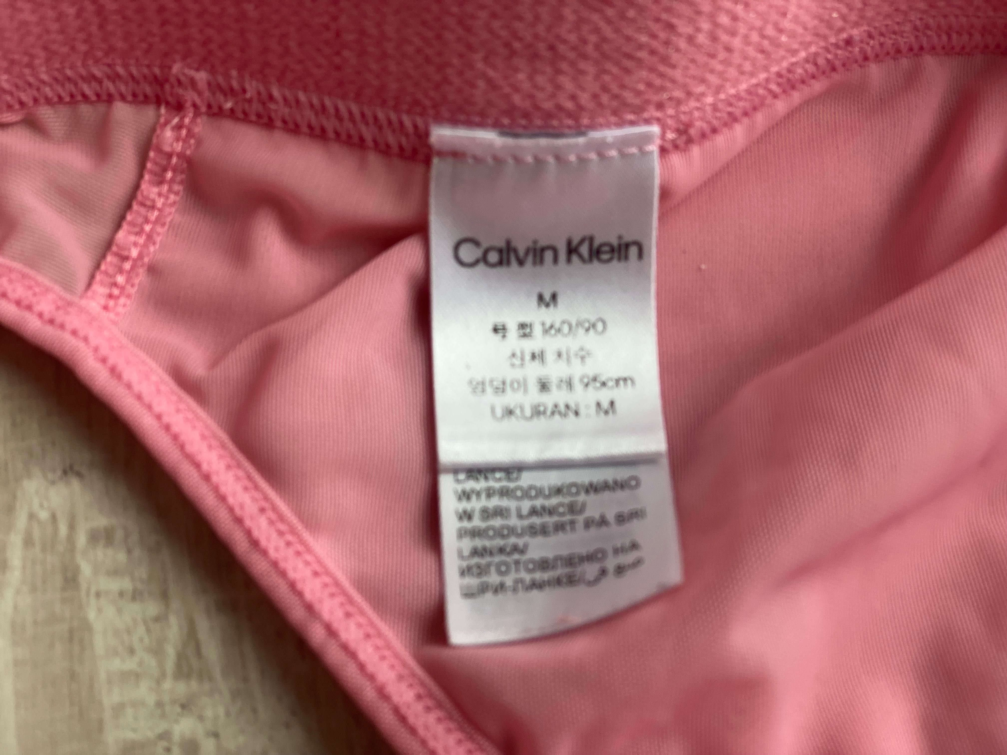 um conjunto de roupas íntimas S-M Calvin Klein