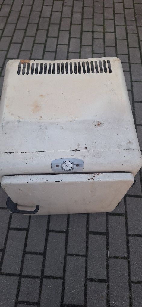 Sprzedam lodówkę z czasów PRL