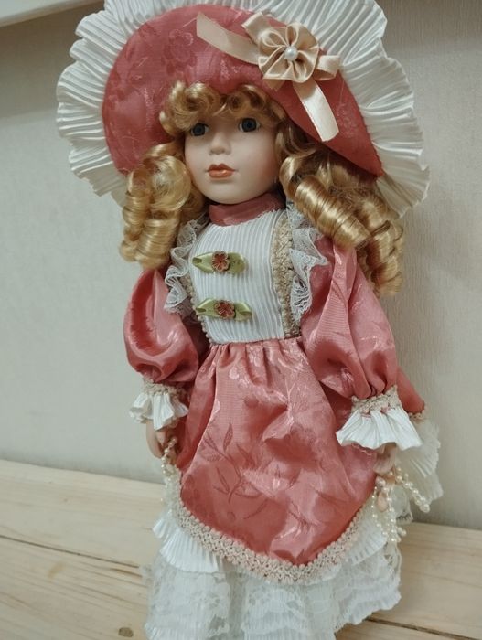 Кукла коллекционная керамическая