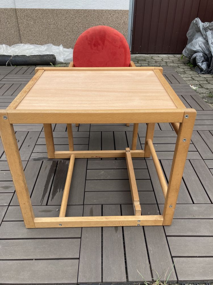 Drewniane krzesełko i stolik