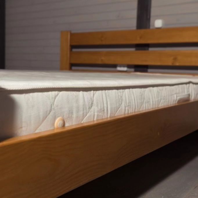 Ліжко двоспальне 1.6*2м з натурального дерева