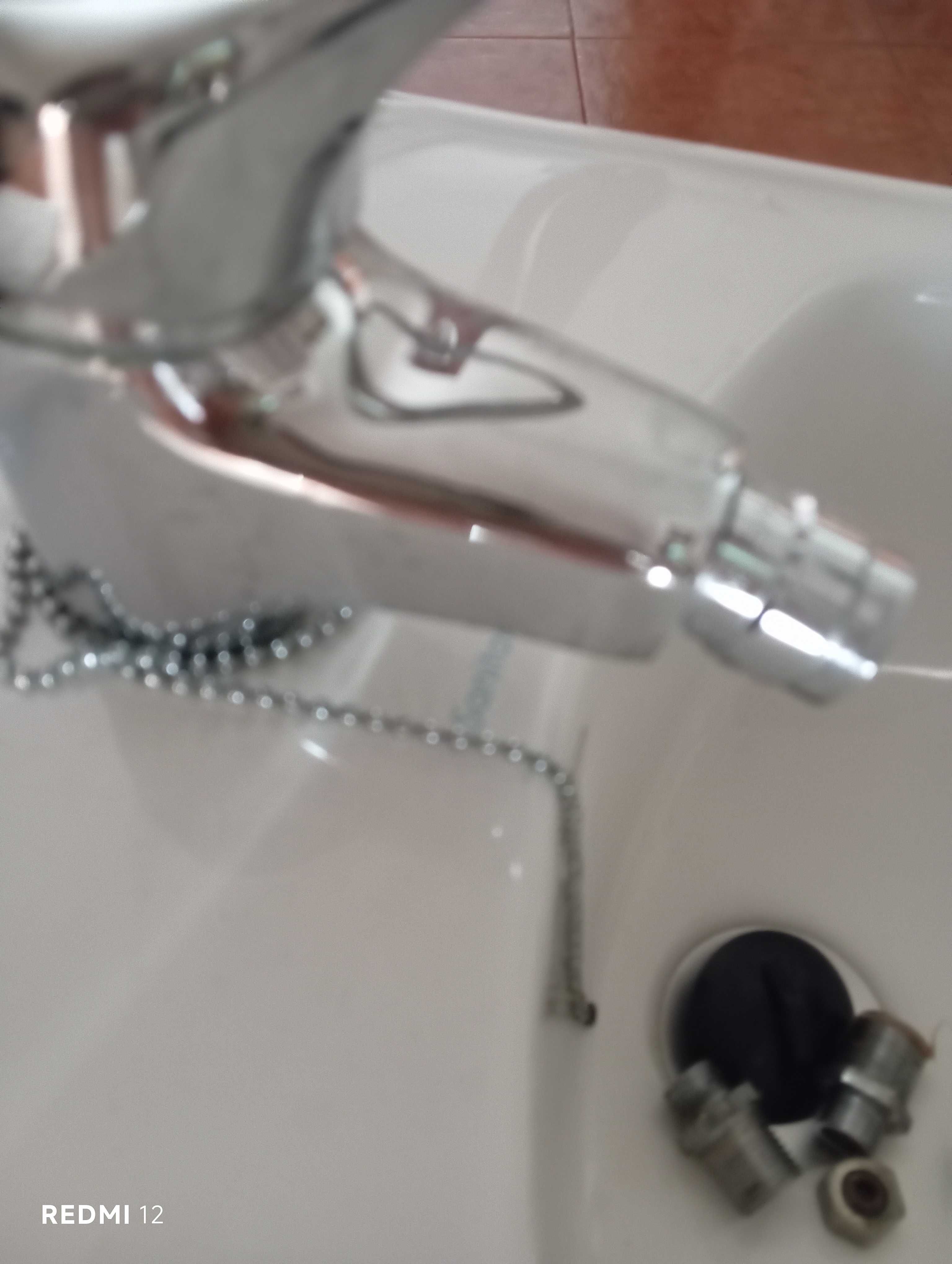 Bidé com torneira