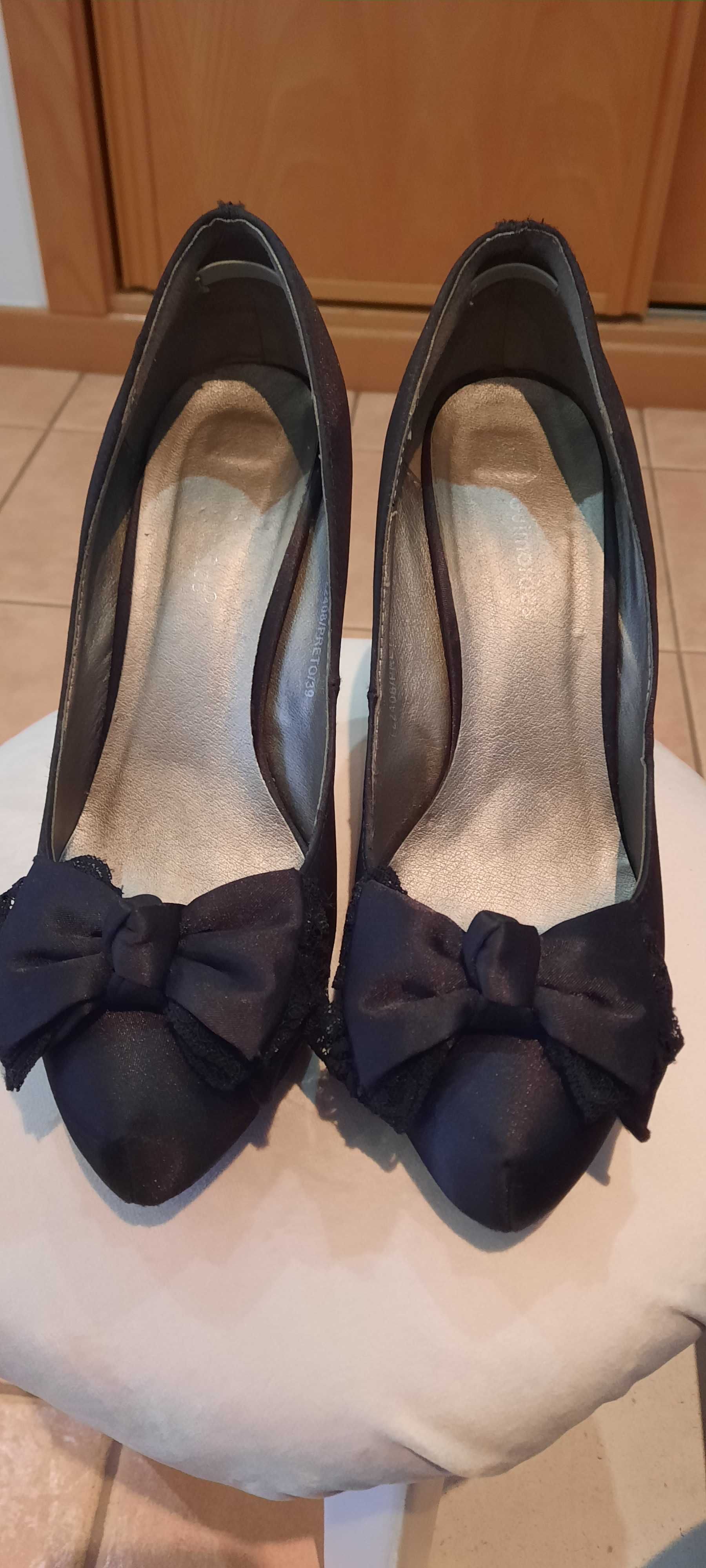 Sapatos compensados à frente 39