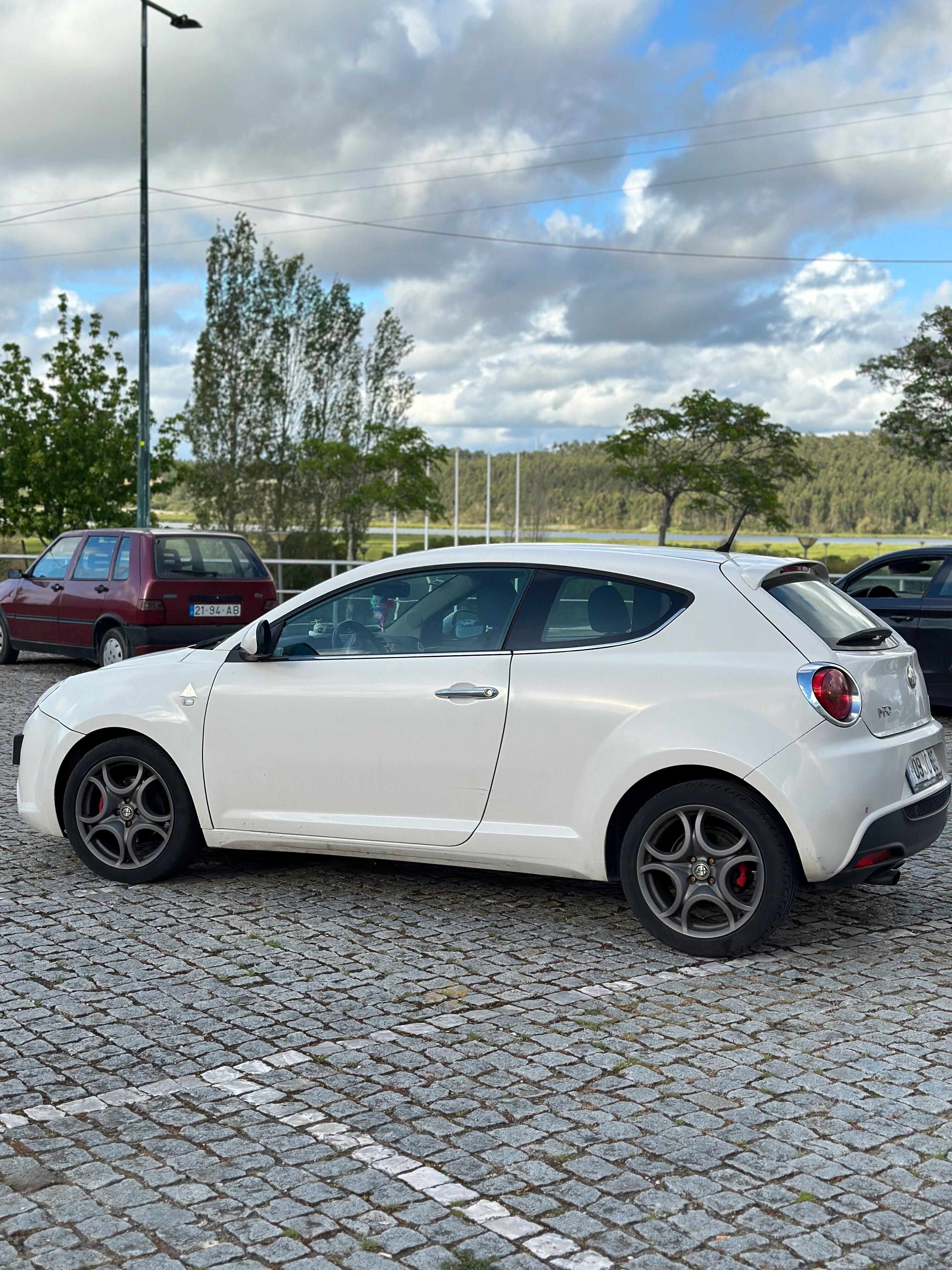 Alfa Romeo Mito branco