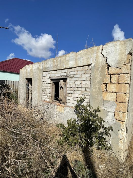 с. Каравелове (Каларово)  3км від міста,15 соток землі,4 кім-ти окремі