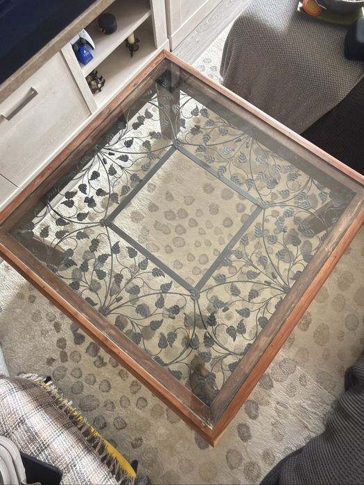 Mesa de centro quadrada em madeira, aço e vidro