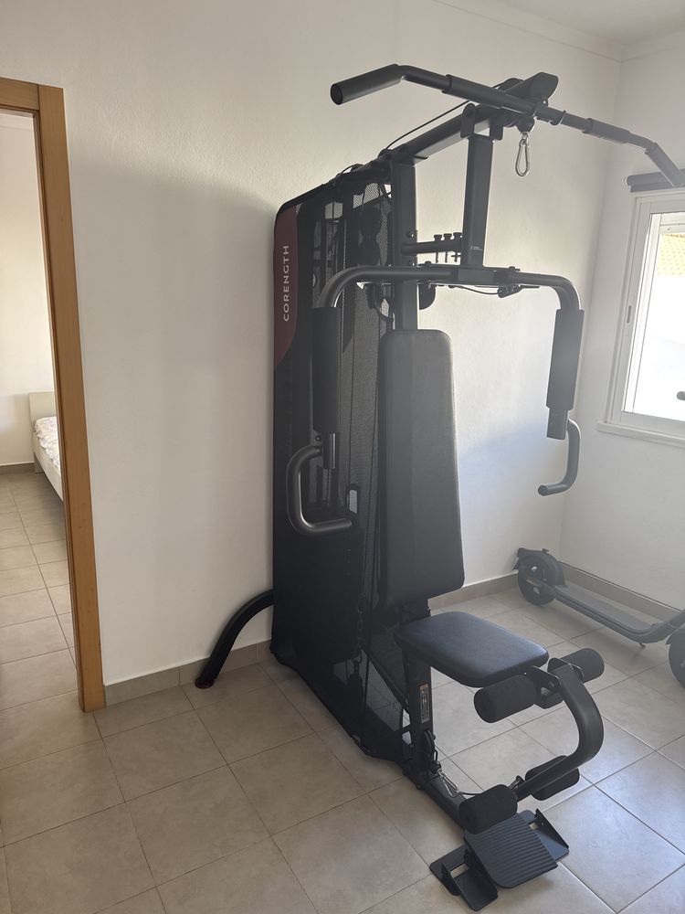 Vende-se aparelho de ginástica, completo. Esta novo, compramos , mas