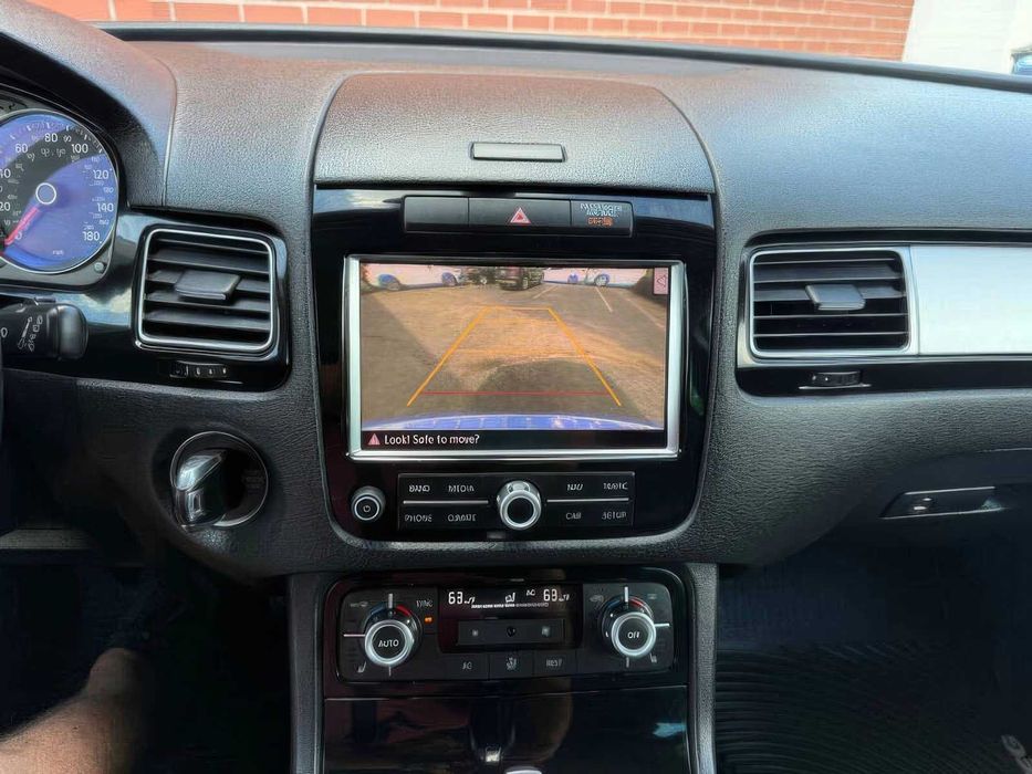 Volkswagen Touareg      2013