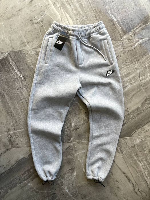 Теплі штани Nike

◾Тканина 100% коттон, 3-х нитка на флісі 
◾Резино