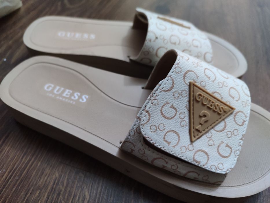 Білі шльопанці guess оригінал
