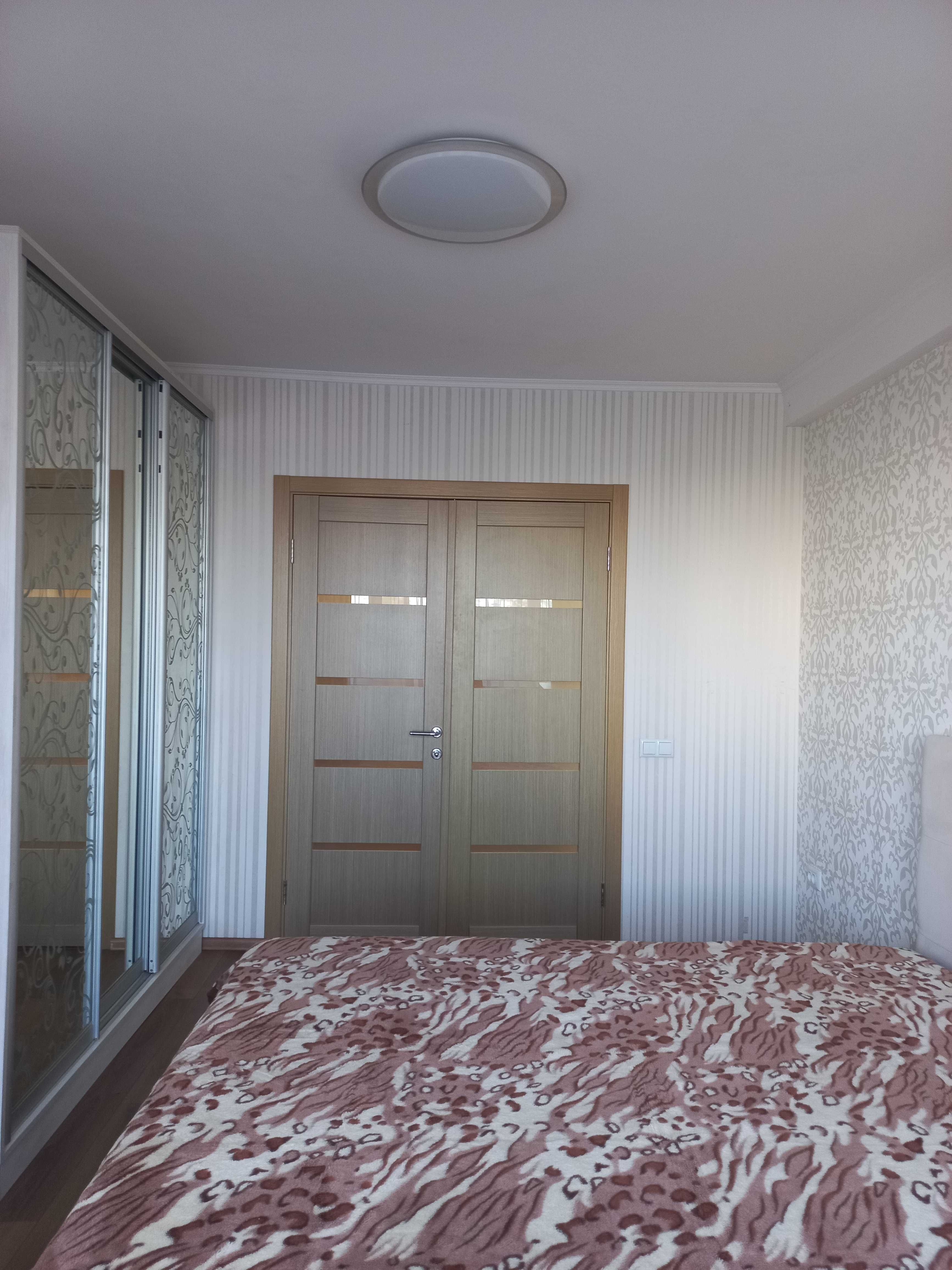 Аренда 3 ком,Лесной, Ореста Левицкого 13 (Курчатова),метро Лисовая