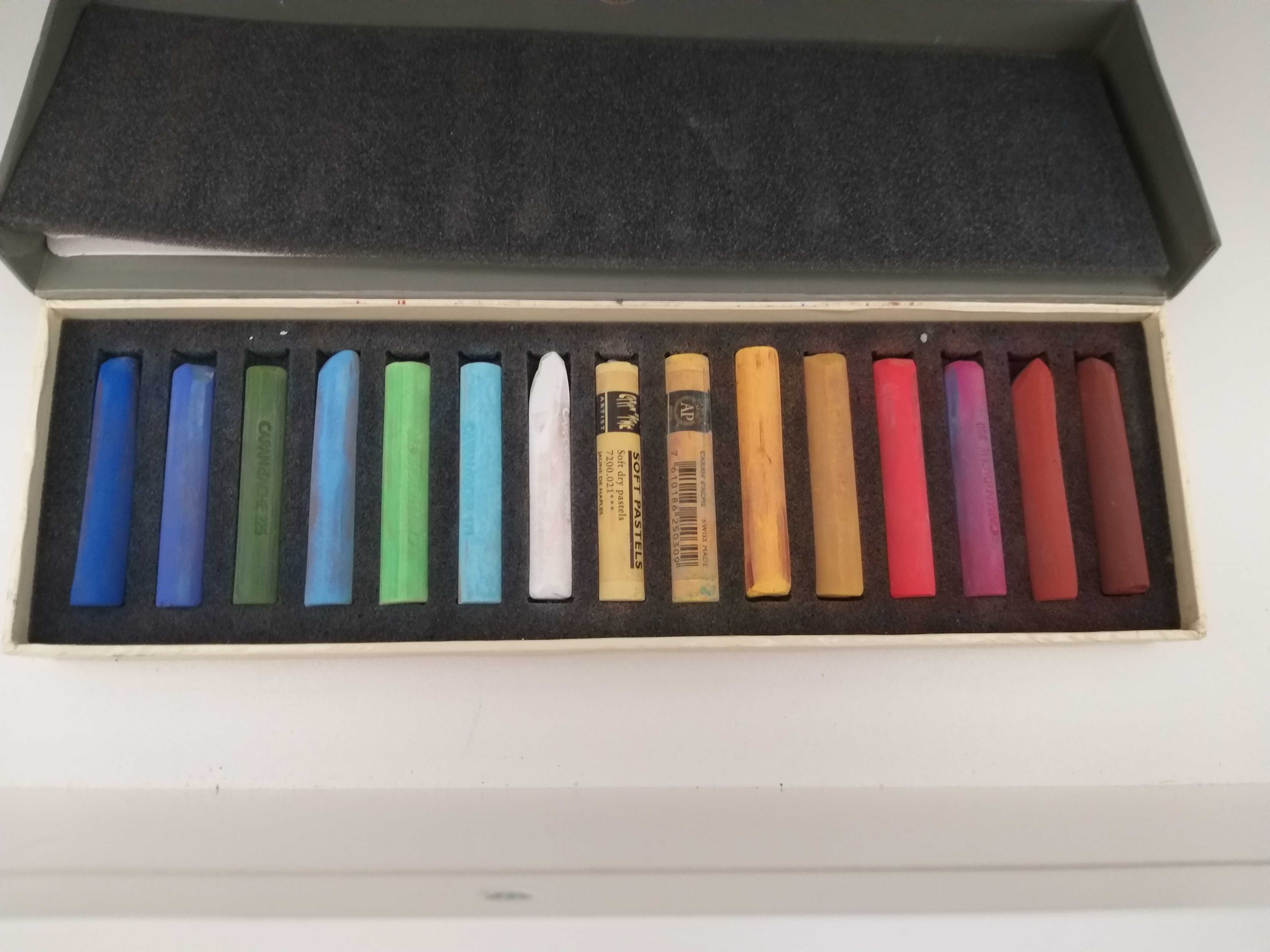 diverso material de arte - desenho - caran 'ache